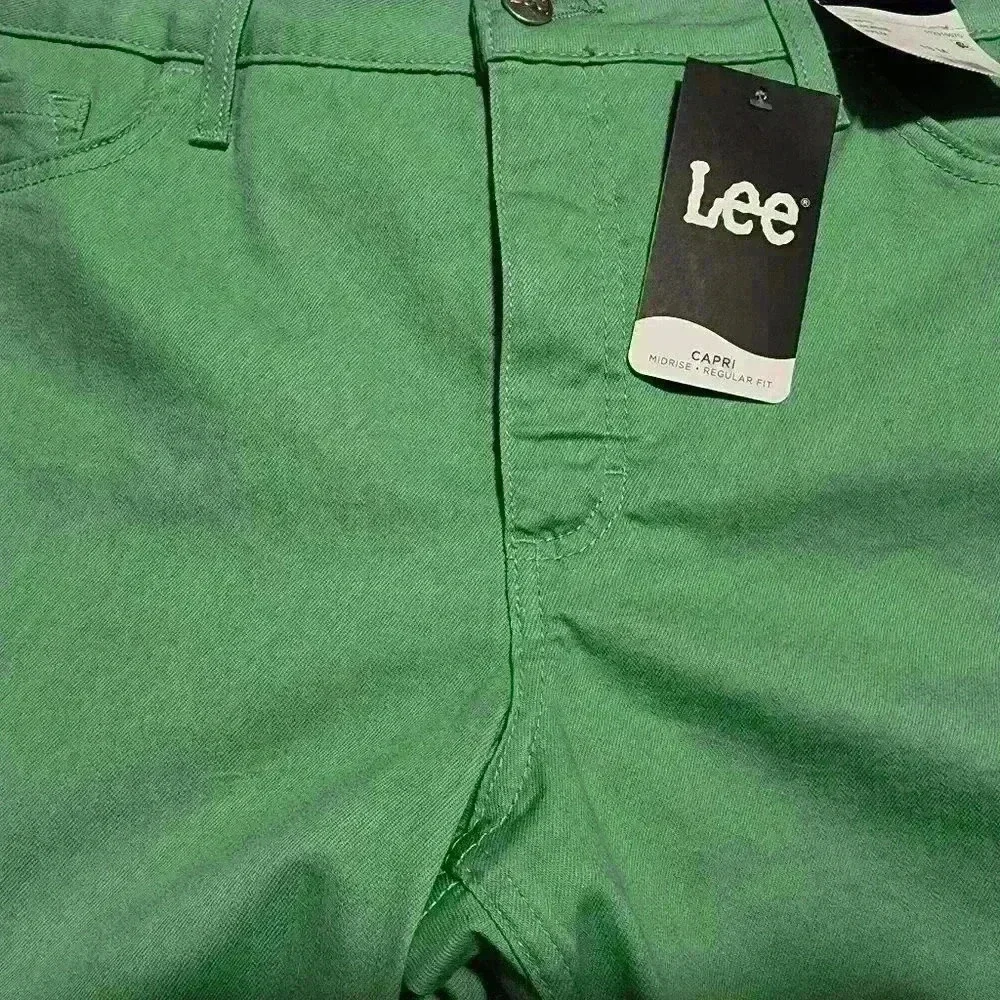 Lee Women's Regular Fit Midrise Capri, Palm (Light Green) Premium Stretch - Picture 9 of 10